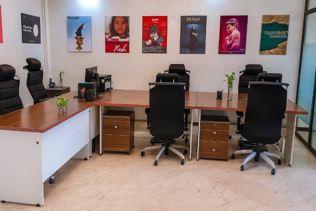 میز کار روزانه در فضای کار اشتراکی راشا
