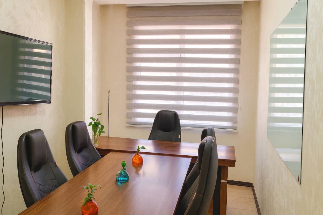 اتاق جلسه در فضای کار اشتراکی راشا