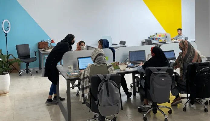 میز و صندلی‌های فضای کار اشتراکی رابینکس