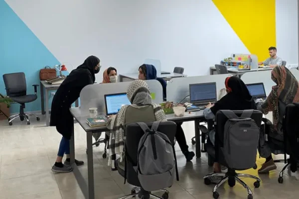 میز و صندلی‌های فضای کار اشتراکی رابینکس