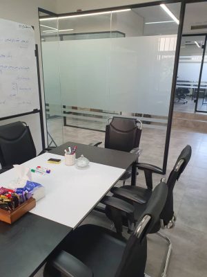 اتاق جلسه در مرکز نوآوری ریحانو